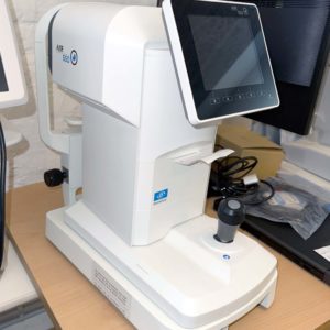 Essilor AKR 550 Auto-Kerato-Refraktometer